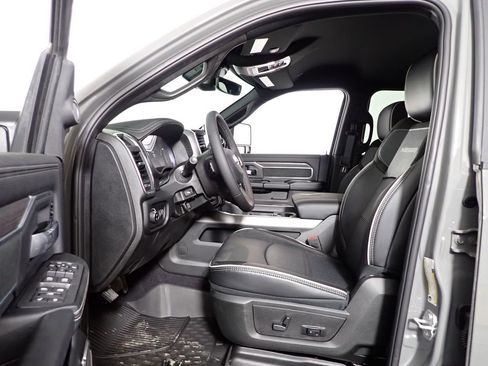 New 2026 RAM 2500 Laramie AWD/4WD image 22