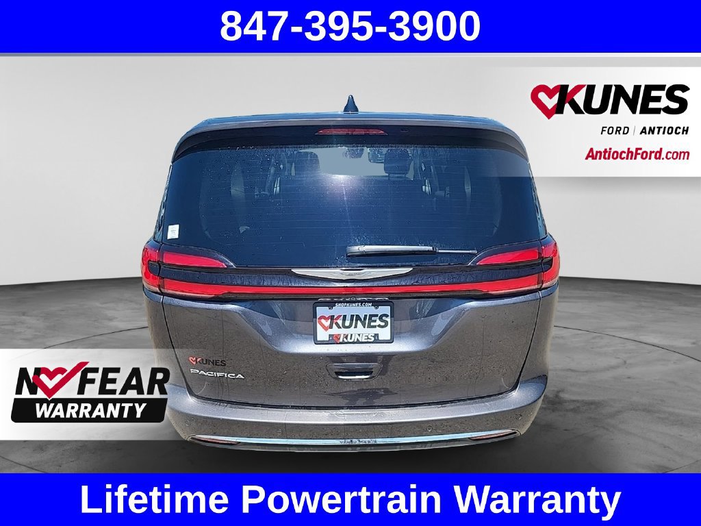 Used 2023 Chrysler Pacifica Touring-L FWD image 9