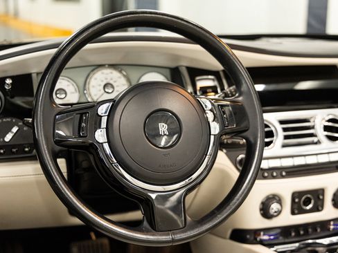 Used 2017 Rolls-Royce Dawn RWD image 45