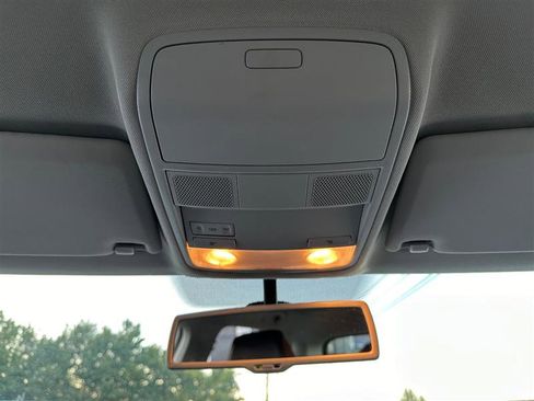 Used 2017 Volkswagen Tiguan S image 31