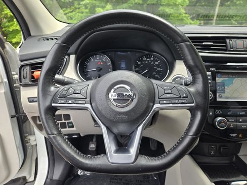 Used 2017 Nissan Rogue Sport SL w/ SL Premium Package AWD/4WD image 16