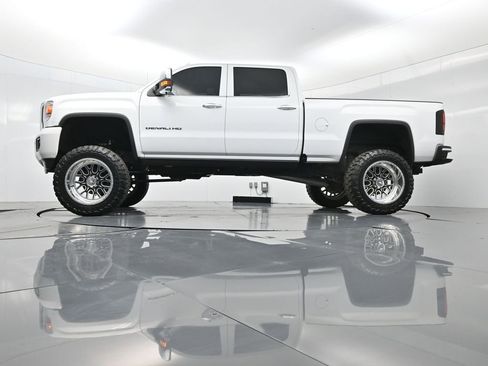 Used 2017 GMC Sierra 2500 Denali w/ Duramax Plus Package image 48