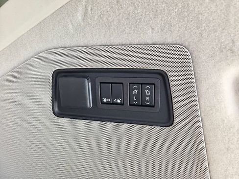 Used 2023 Cadillac Escalade Sport Platinum AWD/4WD image 11