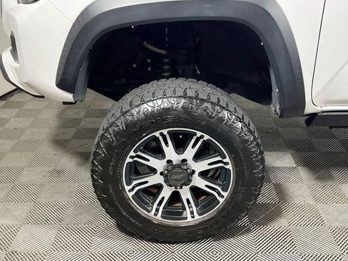 Used 2021 Toyota Tacoma TRD Off-Road w/ TRD Premium Off Road Package AWD/4WD image 29