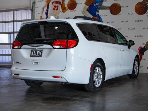 Used 2017 Chrysler Pacifica Touring image 24