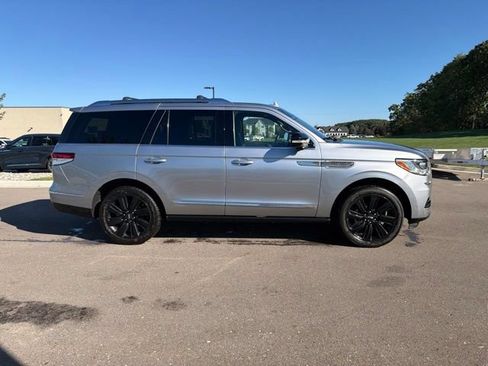 Used 2023 Lincoln Navigator Reserve AWD/4WD image 4