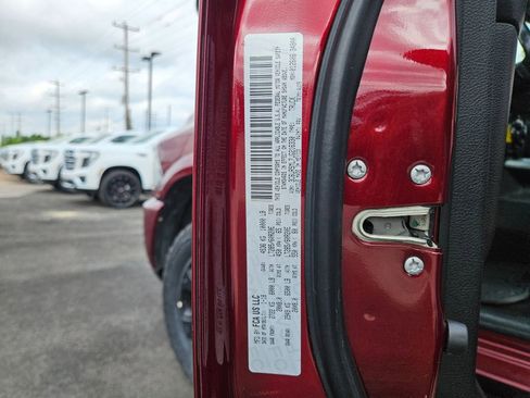 Used 2018 RAM 2500 Big Horn w/ Sport Appearance Group AWD/4WD image 30