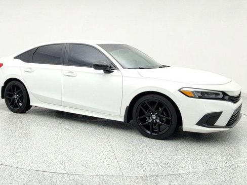 Used 2023 Honda Civic Sport image 3