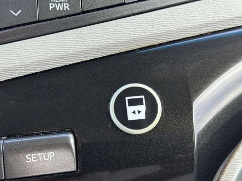 Used 2013 Toyota Sienna LE FWD image 36