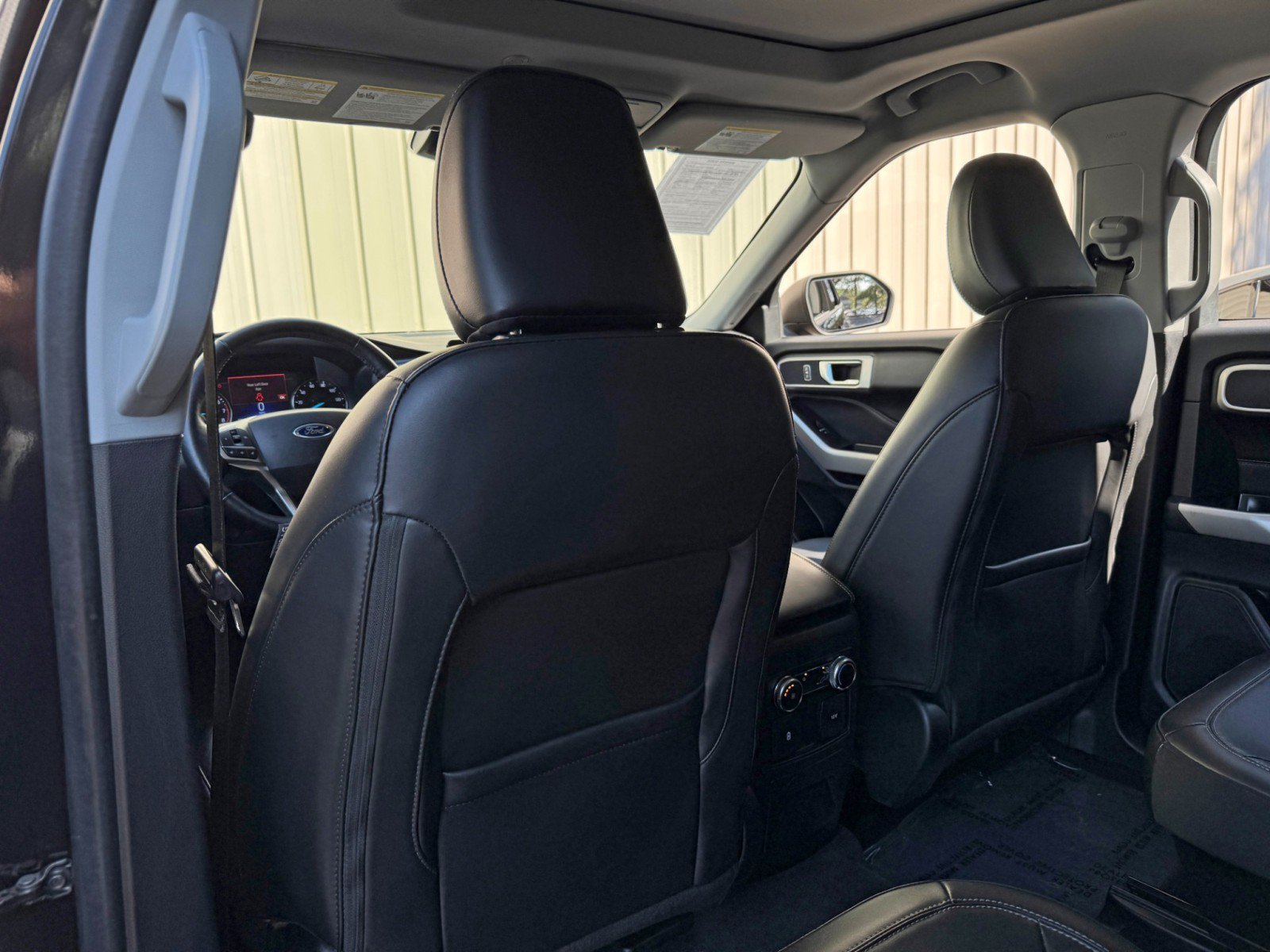 Used 2022 Ford Explorer XLT w/ Equipment Group 202A RWD image 35