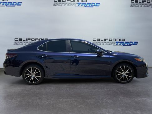 Used 2021 Toyota Camry SE FWD image 4