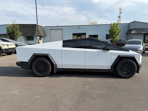 Used 2024 Tesla Cybertruck Cyberbeast AWD/4WD image 8