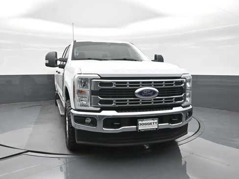 Certified 2025 Ford F250 XLT AWD/4WD image 17