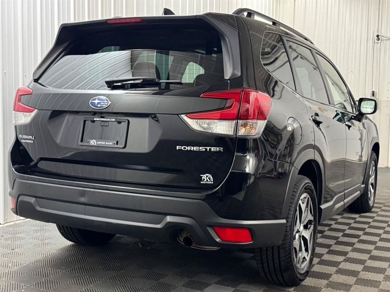 Used 2023 Subaru Forester Premium AWD/4WD image 4