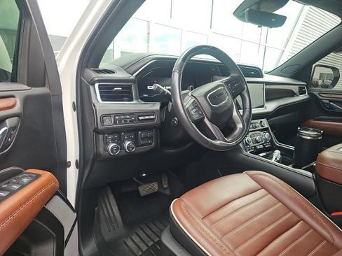 Used 2023 GMC Yukon Denali Ultimate AWD/4WD image 5
