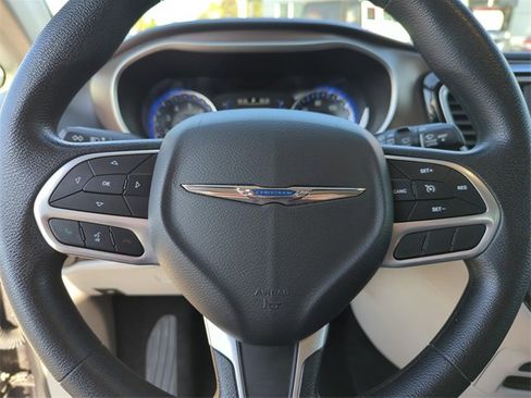 Used 2021 Chrysler Voyager Lxi image 38