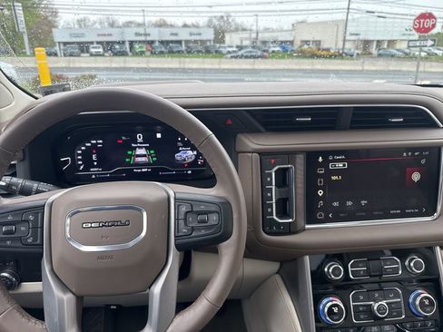 Used 2023 GMC Yukon XL Denali AWD/4WD image 18