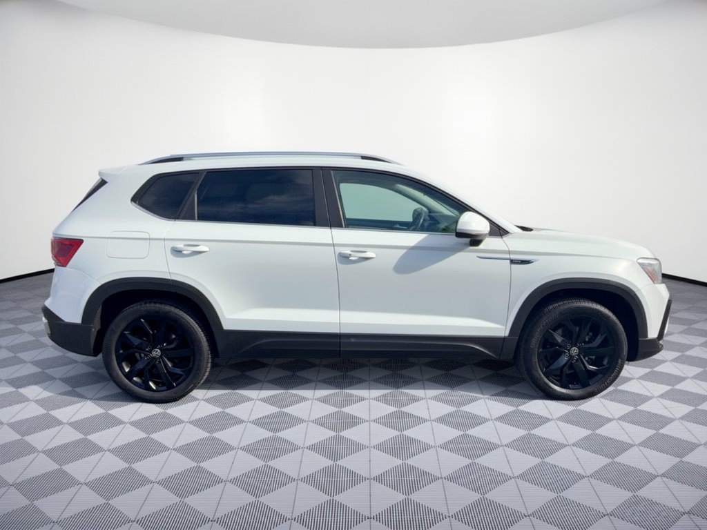 Certified 2022 Volkswagen Taos SE w/ Panoramic Sunroof Package AWD/4WD image 8