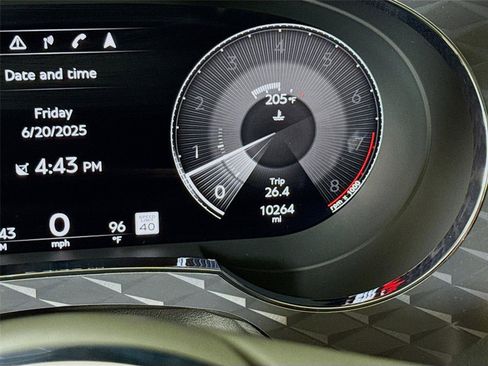 Used 2022 Bentley Bentayga image 17