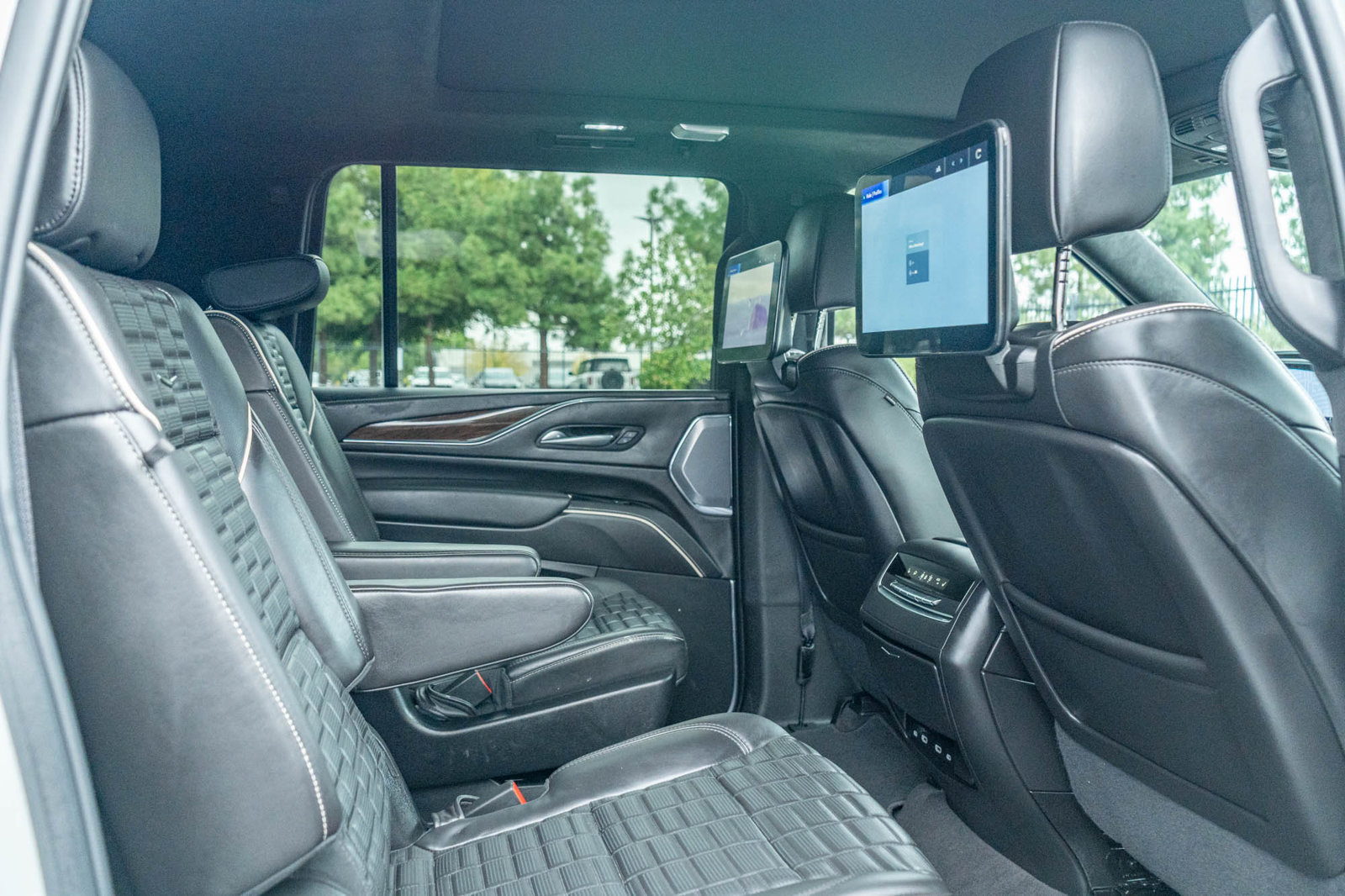 Used 2024 Cadillac Escalade ESV Sport Platinum AWD/4WD image 21