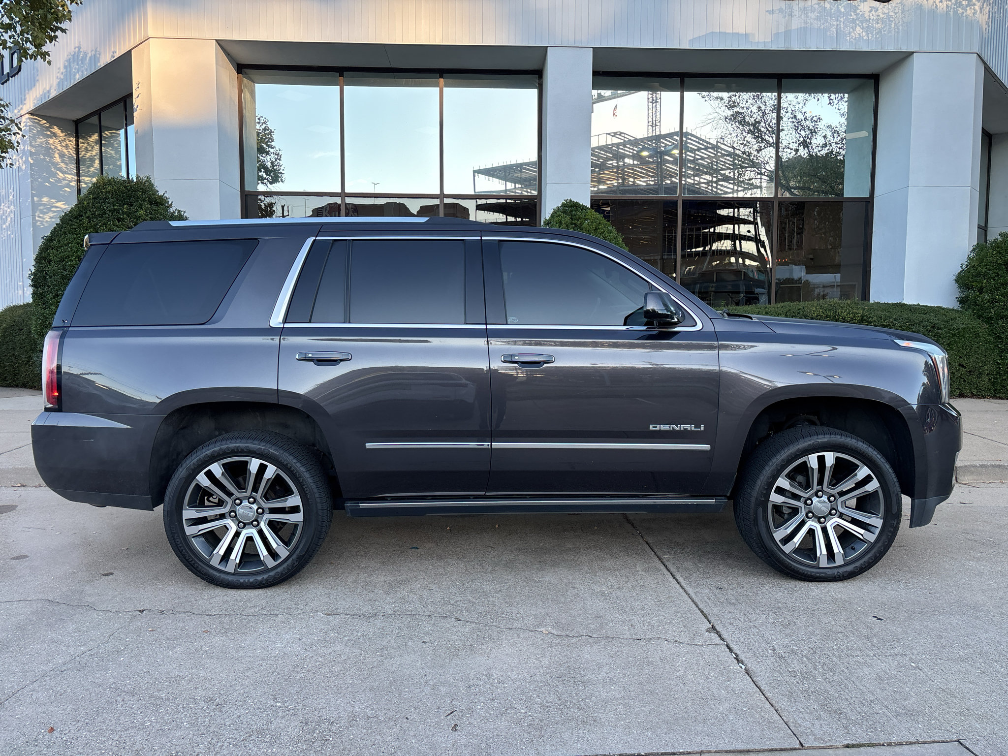 Used 2018 GMC Yukon Denali w/ Denali Ultimate Package RWD image 9
