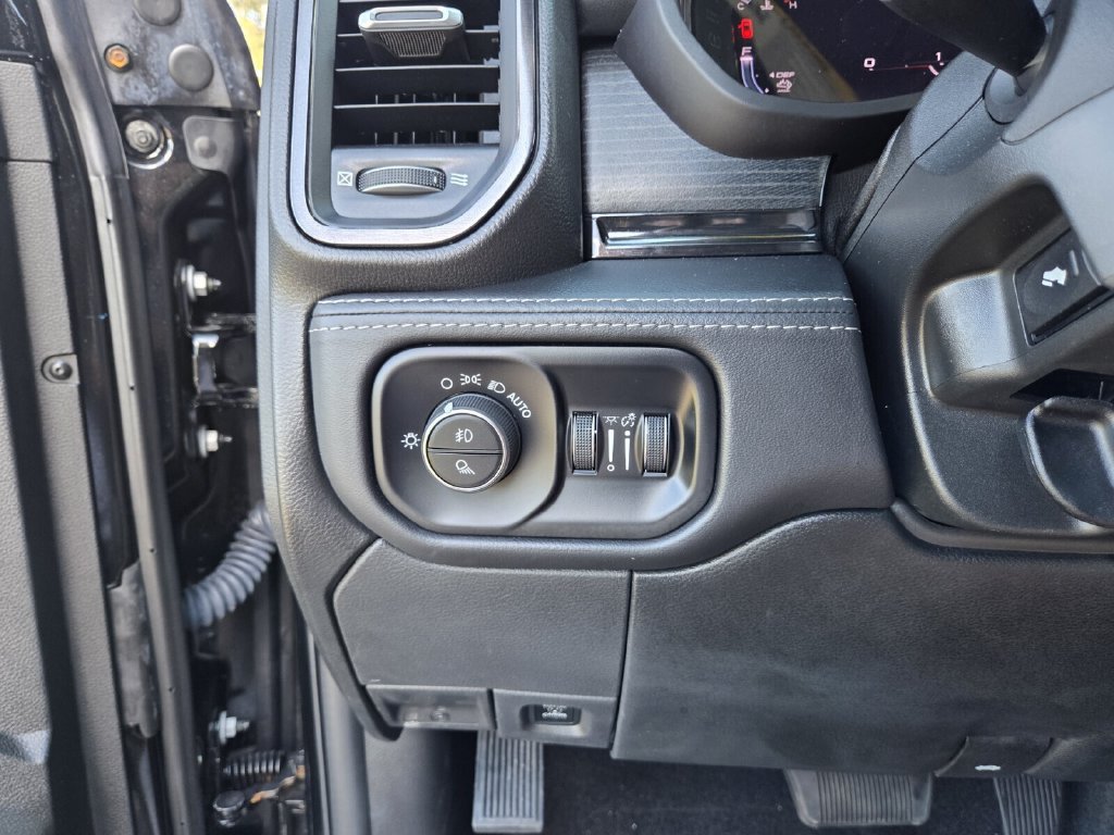 Used 2024 RAM 2500 Limited AWD/4WD image 19