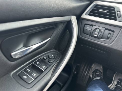 Used 2018 BMW 320i xDrive Sedan AWD/4WD image 19