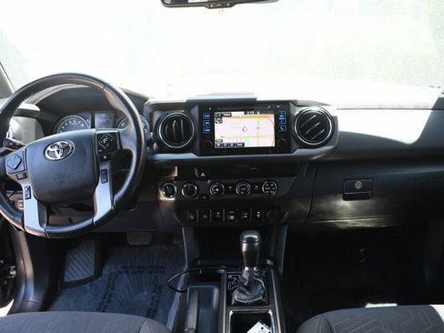 Used 2019 Toyota Tacoma TRD Sport w/ Technology Package AWD/4WD image 18