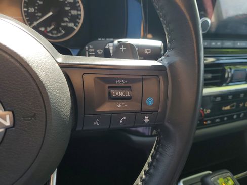 Used 2024 Nissan Pathfinder SV image 23