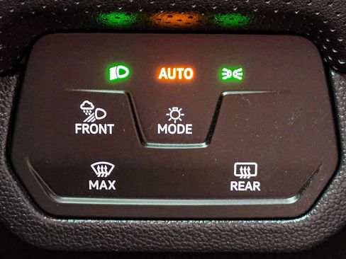 Used 2024 Volkswagen Atlas Cross Sport SEL R-Line AWD/4WD image 30