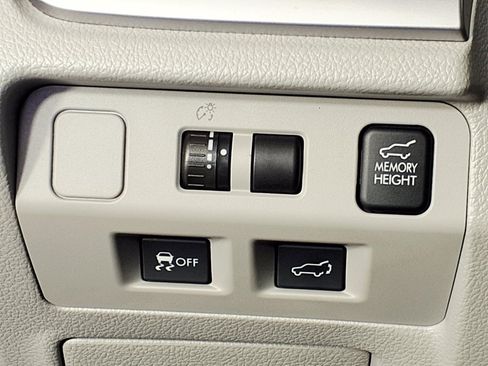 Used 2015 Subaru Forester 2.5i Touring w/ Eyesight & Navigation System image 18