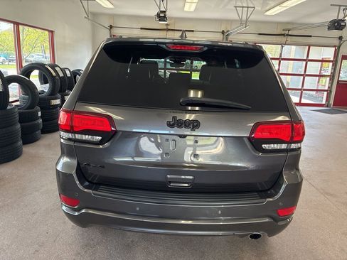 Used 2020 Jeep Grand Cherokee Altitude AWD/4WD image 13