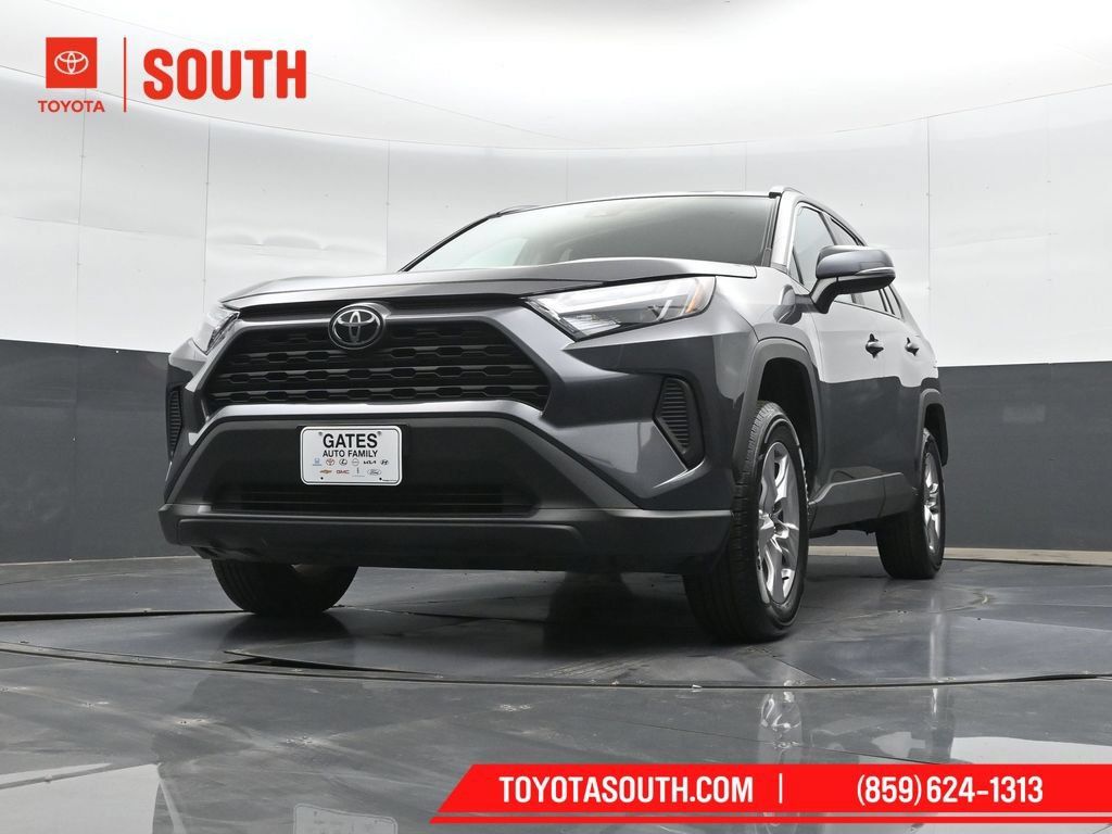 Used 2025 Toyota RAV4 XLE AWD/4WD image 39