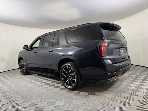 Used 2025 Chevrolet Suburban RST image 9