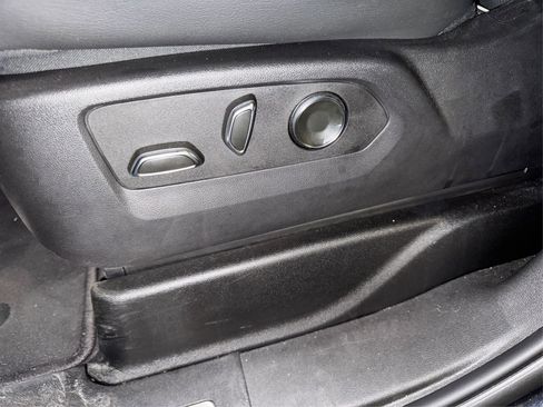 Used 2025 Cadillac Escalade Premium Luxury image 23