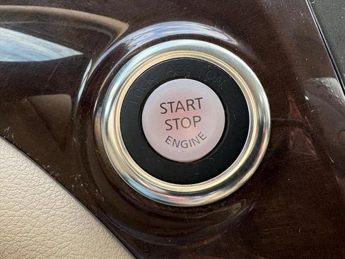 Used 2013 Nissan Quest SV w/ Leather Pkg image 11