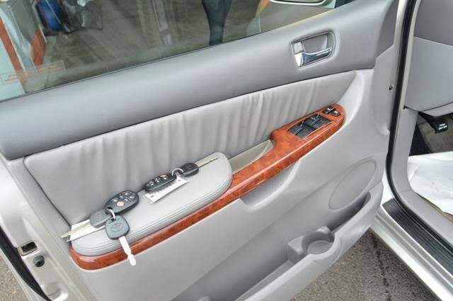Used 2004 Toyota Sienna XLE Limited w/ Limited Pkg 5 FWD image 56