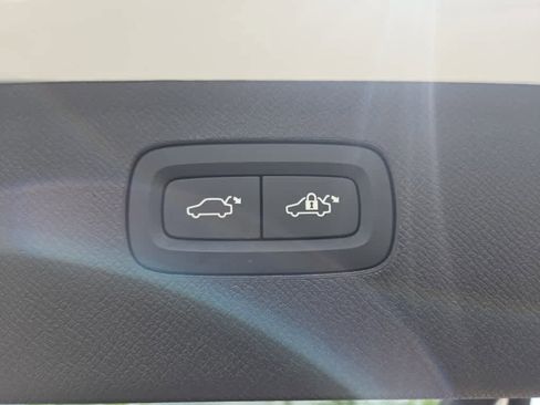 Used 2025 Volvo XC90 T8 Ultra w/ Protection Package Premier image 9