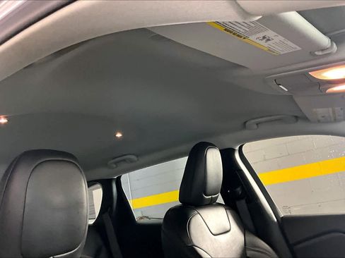 Used 2021 Jeep Cherokee Latitude Plus image 14