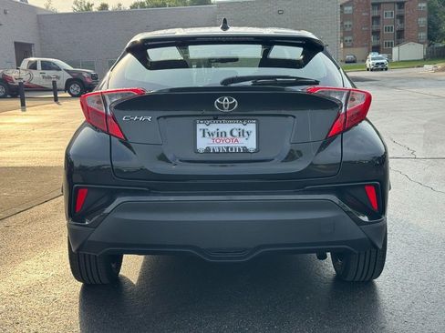 Used 2019 Toyota C-HR XLE FWD image 4
