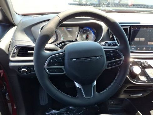 New 2027 Chrysler Pacifica Select AWD/4WD image 5