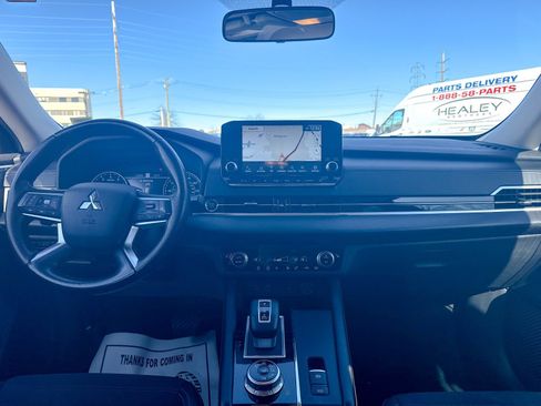 Used 2022 Mitsubishi Outlander SE image 25