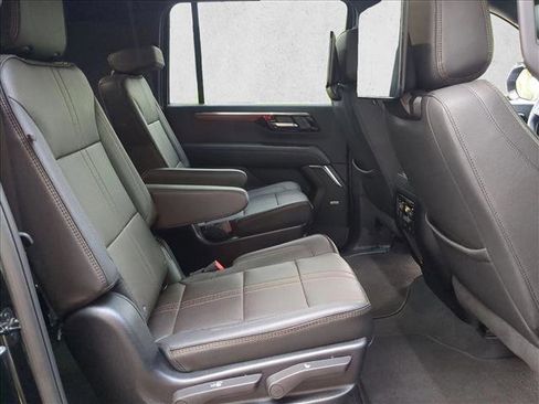 Used 2025 Chevrolet Suburban High Country AWD/4WD image 23