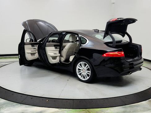 Used 2016 Jaguar XF Prestige RWD image 12