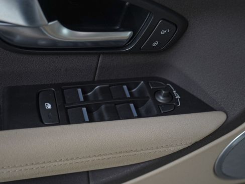 Used 2015 Land Rover Range Rover Evoque Pure image 20