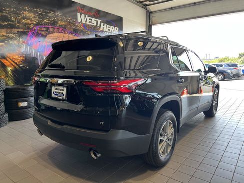 Used 2023 Chevrolet Traverse LT AWD/4WD image 7