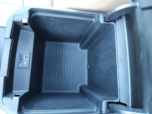 Used 2021 Chevrolet Tahoe Premier w/ Premium Package image 39