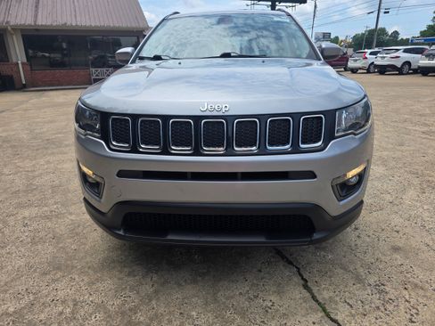 Used 2019 Jeep Compass Latitude w/ Cold Weather Group AWD/4WD image 2