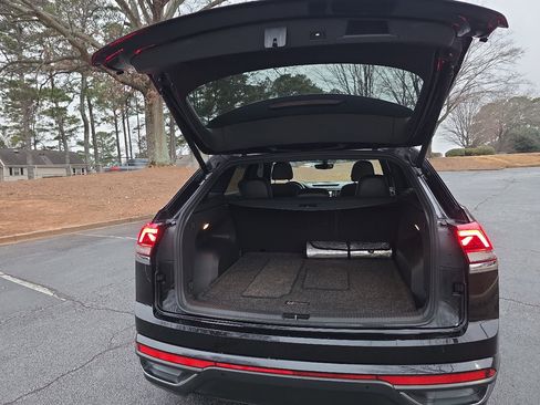 Used 2021 Volkswagen Atlas Cross Sport SE image 17