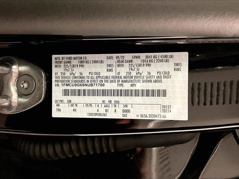 Used 2022 Ford Escape SE w/ SE Sport Appearance Package image 32